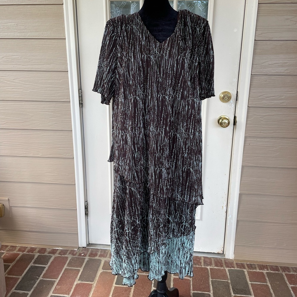 Connected Woman Dress Size 20W Brown Aqua Pleated Tiered Overlay Plus ✨